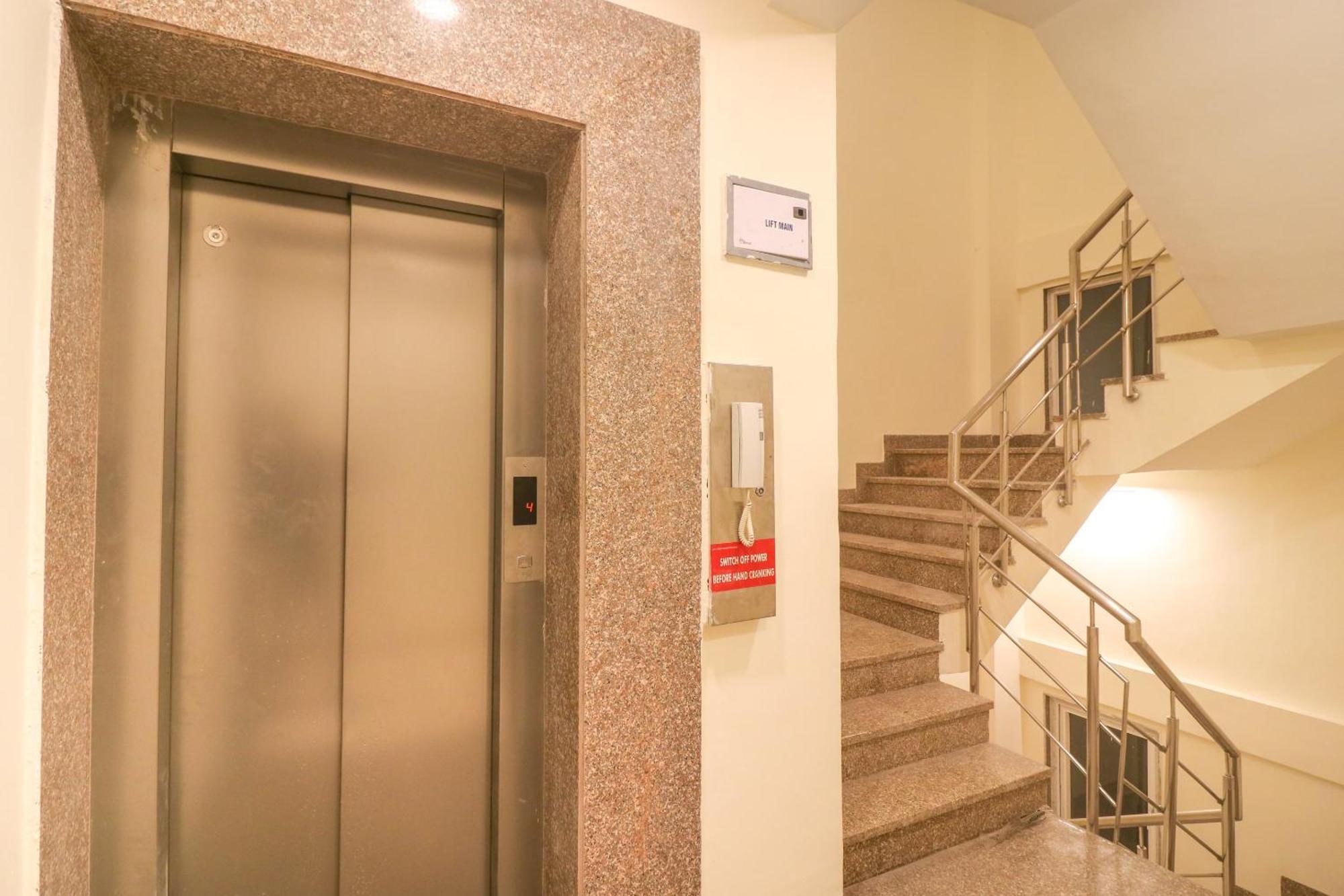 Oyo旗舰23252酒店-近阿尔忒弥斯医院 古尔冈 外观 照片